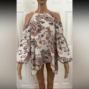 NWOT COCO BIANCO OPEN SHOULDER LONG SLEEVE BLOUSE. Size M
